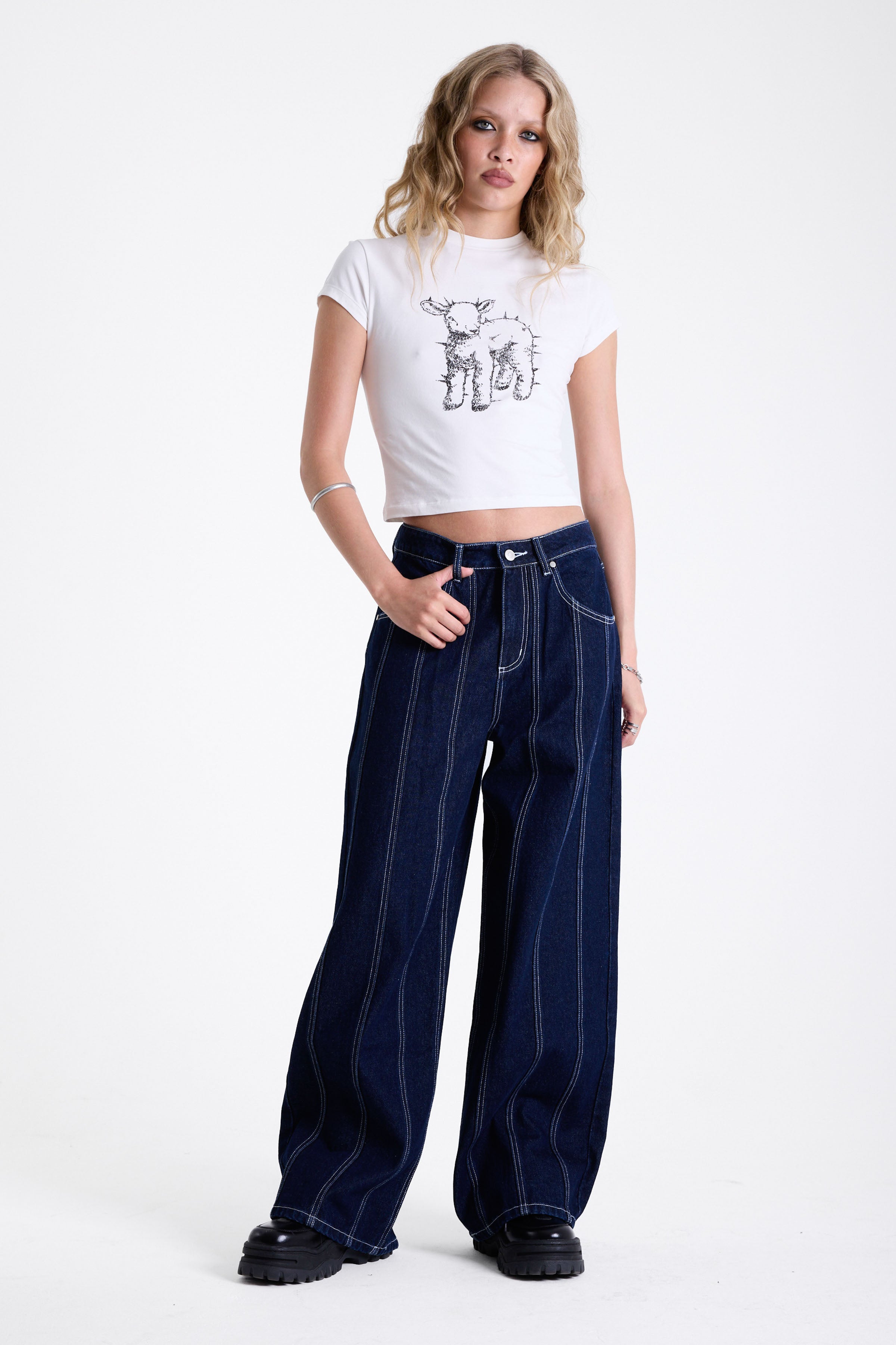 Dark rinse denim baggy wide leg jeans with contrast seam detail, worn by model.