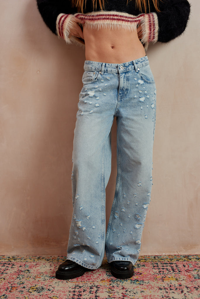 Atmosphere Distressed Release Jean